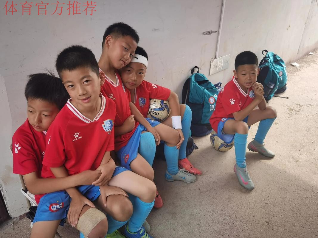 第三届亚足联青少年会议暨颁奖典礼在吉隆坡举行,山东鲁能泰山足球学校获得年度青训学院奖,徐根宝获年度青训教练特别贡献奖 第三届亚足联青少年会议暨颁奖典礼在吉隆坡举行,山东鲁能泰山足球学校获得年度青训学院奖,徐根宝获年度青训教练特别贡献奖